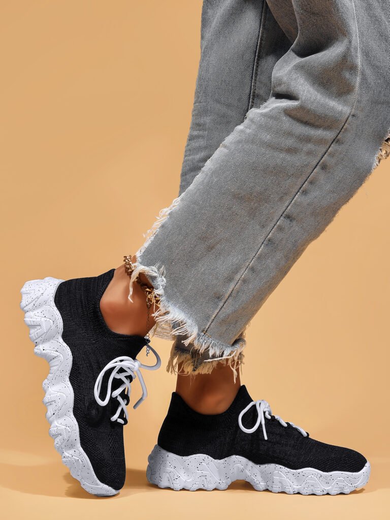 Shunnian model 5701 black and white sneaker colorway, size 36-44