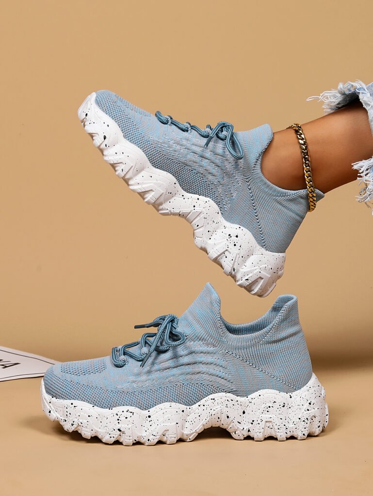 Model 5701 knit sneaker - On foot: Blue