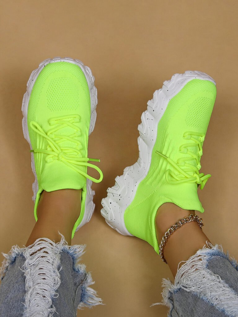 Shunnian model 5701 neon green and white sneaker colorway, size 36-44