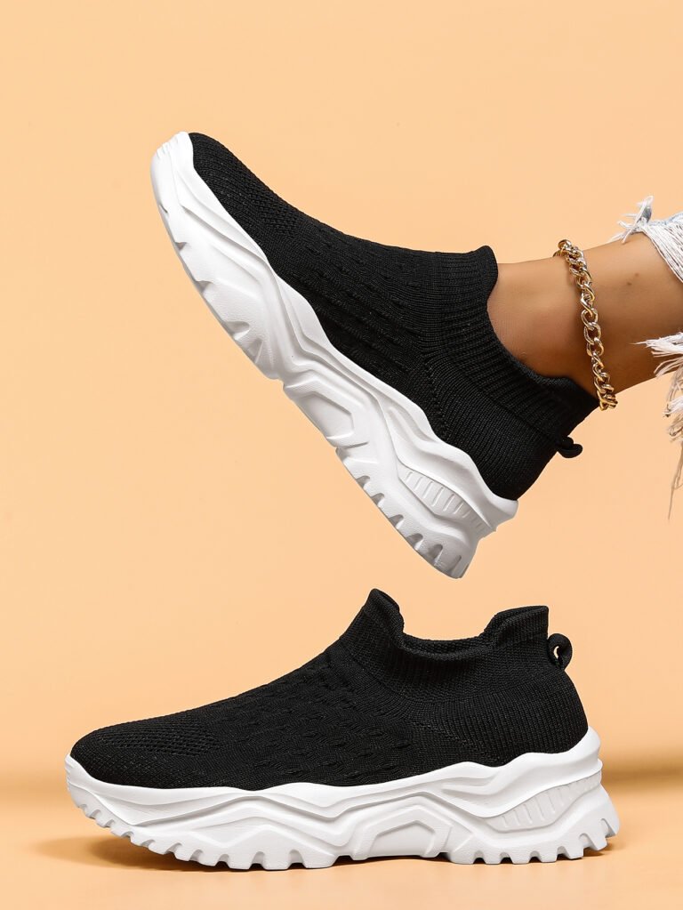 Shunnian model 612 black and white slip-on knit sneaker, size 36-44